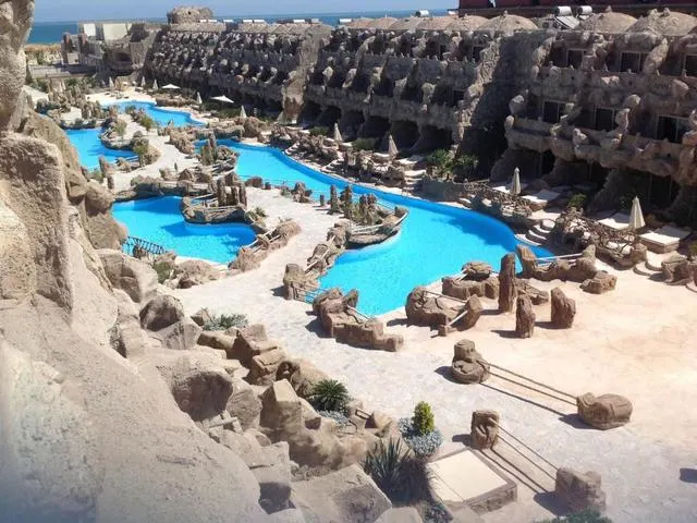 Caves Beach Resort, Хургада
