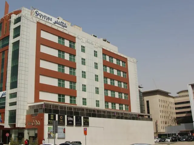 Signature Hotel - Al Barsha, Дубай