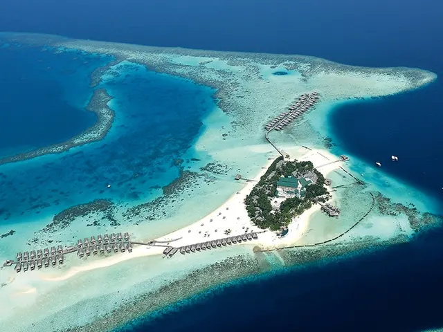 Constance Moofushi, Ари Атолл