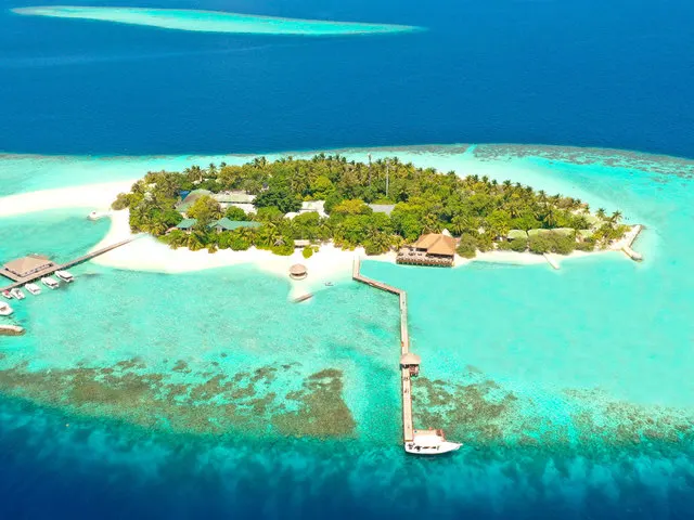 Eri Maldives (ex. Eriyadu Island Resort & Spa), Северный Мале Атолл