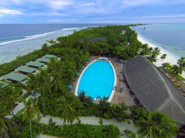 Canareef Resort Maldives (ex. Herathera Island Resort; Amari Addu Maldives), Адду (Сину, Сеену) Атолл