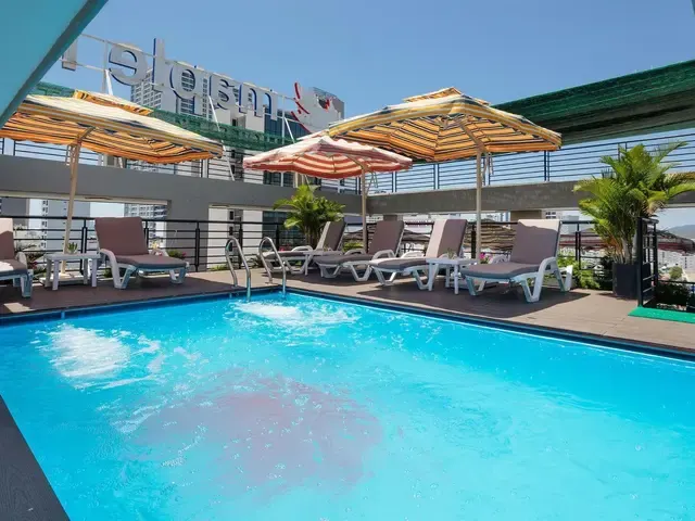 Maple Leaf Hotel & Apartment, Нячанг