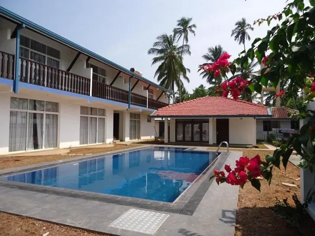 White Rose Beach Resort (ex. Sunset Beach), Маравила