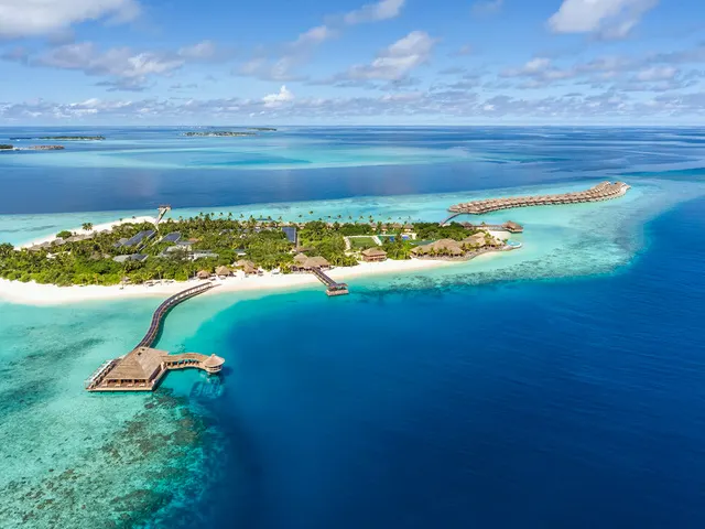 Hurawalhi Island Resort, Лавиани Атолл
