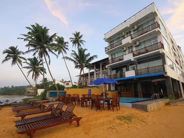 Rock Fort Hotel & Spa, Унаватуна