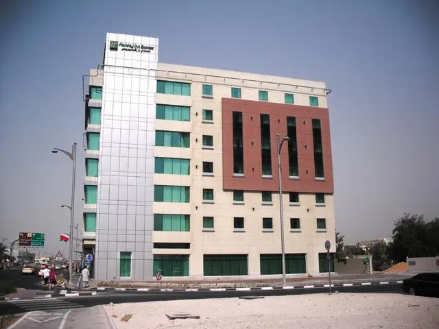 Holiday Inn Express Dubai Jumeirah, Дубай