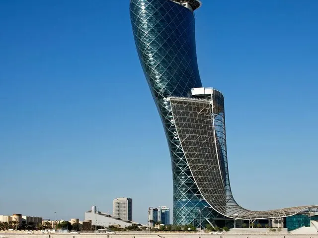 Andaz Capital Gate Abu Dhabi (ex. Hyatt Capital Gate), Абу Даби / Аль Айн