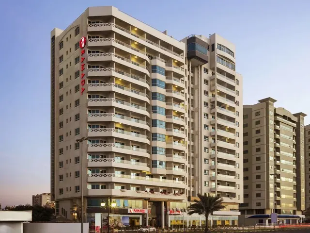 Ramada By Wyndham Beach Ajman (ex. Landmark Suites Ajman; Safir Dana Beach Resort), Аджман