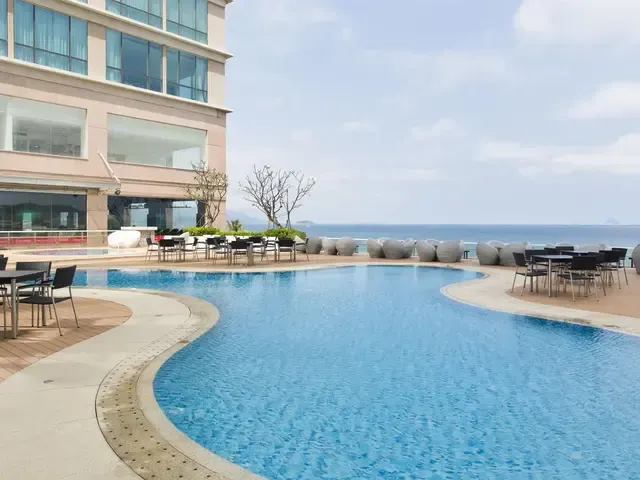 Diamond Bay Hotel (ex. Hoan Cau Luxury Residence), Нячанг