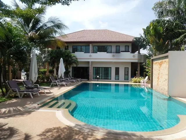 Babylon Pool Villas, Пхукет: Равай