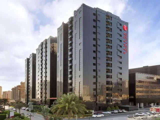 Ramada Hotel & Suites By Wyndham Ajman, Аджман