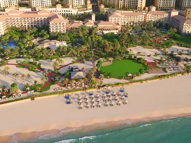 The Ritz-Carlton Dubai, Дубай