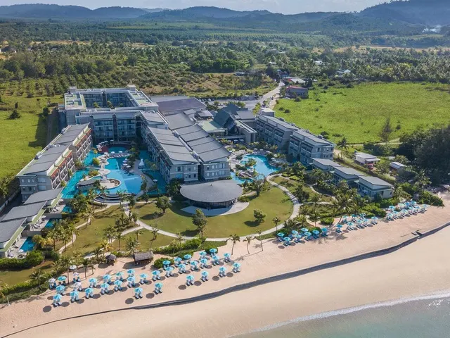 Le Meridien Khao Lak Resort And Spa (ex. Bangsak Merlin Resort), Као Лак