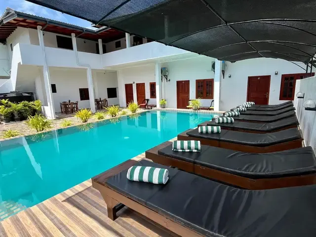 Sundowners Guesthouse (ex. Drifters Guesthouse), Хиккадува