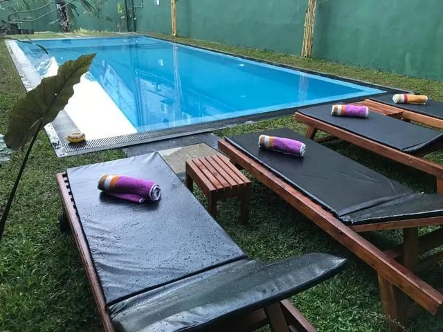 Crescent Resort, Унаватуна