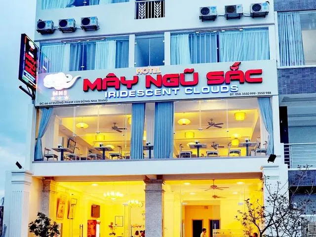 May Ngu Sac - Iridescent Clouds, Нячанг