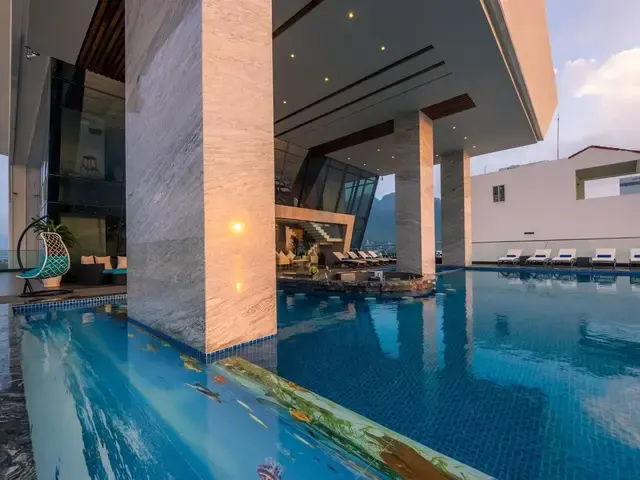 International Boton Blue (ex. Royal Beach Boton Blue Hotel & Spa; Boton Blue Hotel & Spa), Нячанг