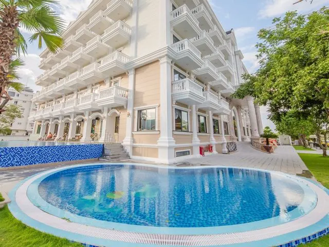 Orbit Resort & Spa, Нячанг