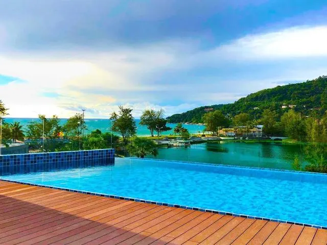 Phoenix Karon Beach, Пхукет: Карон