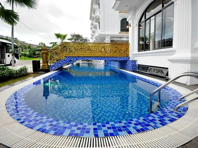 Crown Nguyen Hoang, Нячанг