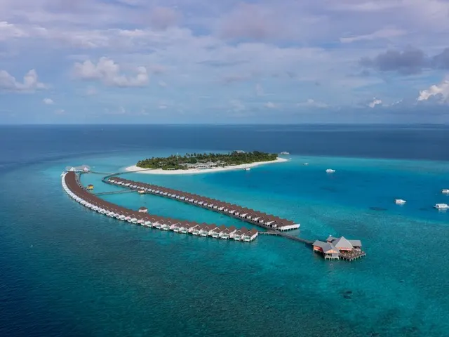 The Standard Huruvalhi Maldives (ex. Capre Diem Beach Resort), Раа Атолл