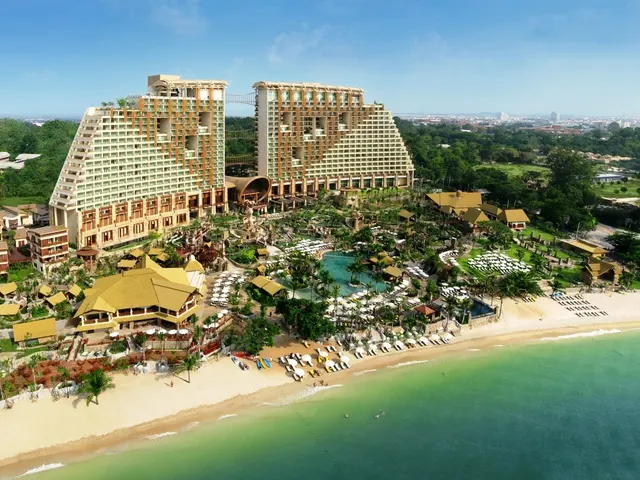 Centara Grand Mirage Beach Resort (ex. Central Wong Amat Beach Resort), Паттайя