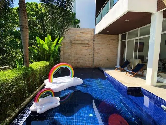 Lae Lay Suites, Пхукет: Карон