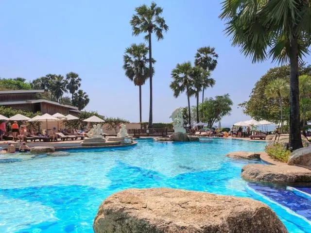 Long Beach Garden Hotel & Pavilions, Паттайя
