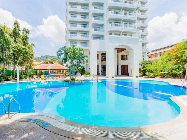 The Waterfront Suites Phuket by Centara, Пхукет: Карон