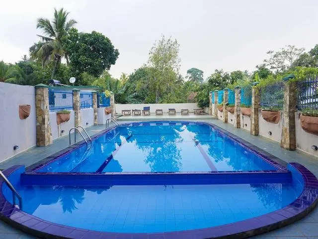 Lavendish Beach Resort (ех. Comaran Beach Hotel), Унаватуна