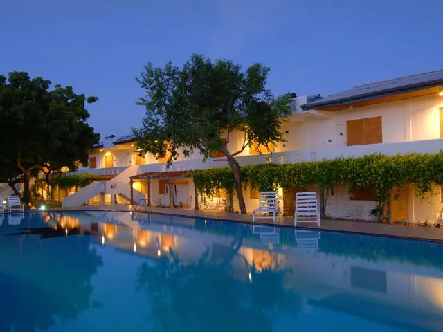 Pigeon Island Beach Resort, Нилавели