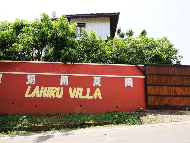 Lahiru Villa, Галле