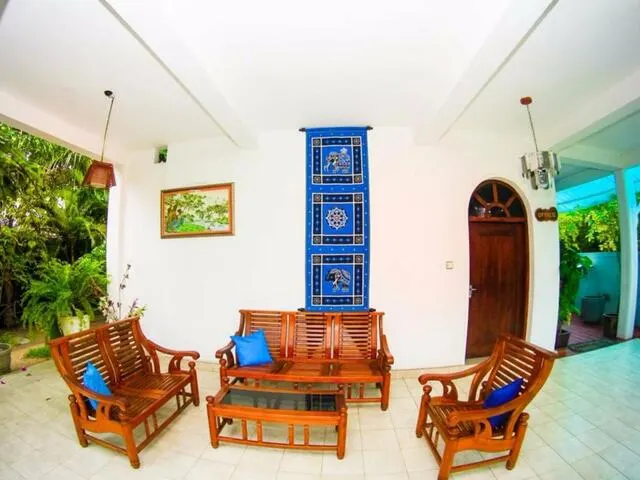 Mothers Place Nimala, Хиккадува