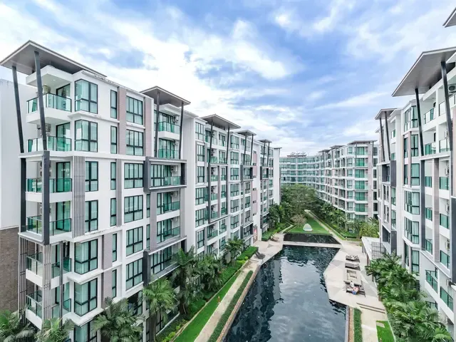 Wyndham Royal Lee Phuket (ex. Phuket Fortune Airport; Royal Lee The Terminal Phuket Condominium by Cullinan R.), Пхукет: Най Янг