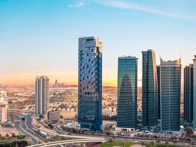 Taj Jumeirah Lakes Towers, Дубай