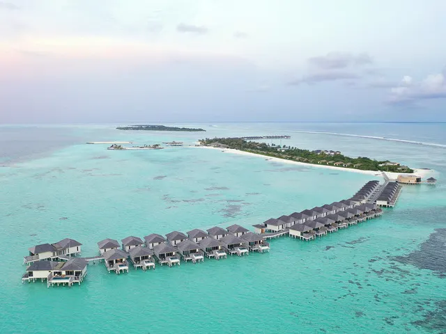 Le Meridien Maldives Resort & Spa, Лавиани Атолл