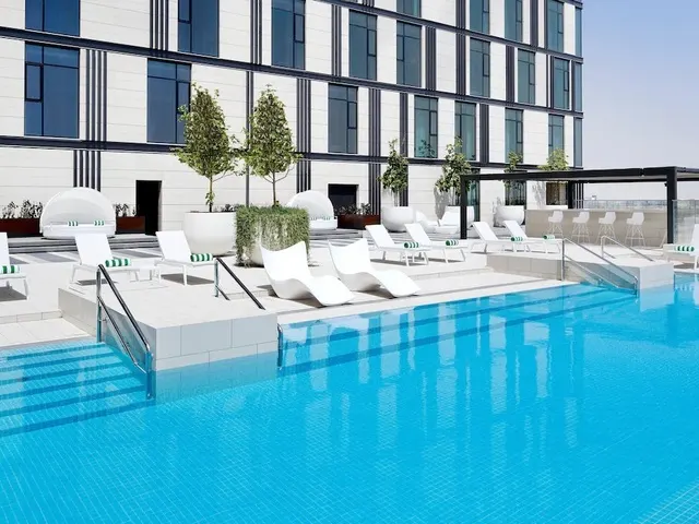 Holiday Inn Dubai Al-Maktoum Airport, An IHG, Дубай