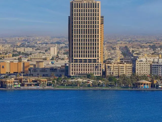 DoubleTree by Hilton Sharjah Waterfront Hotel & Residences, Шарджа