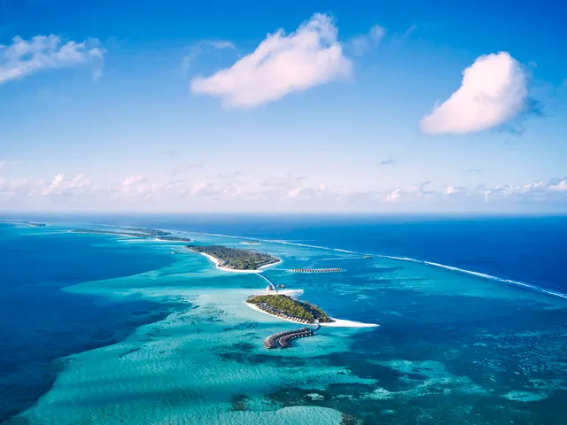Jawakara Island Maldives, Лавиани Атолл