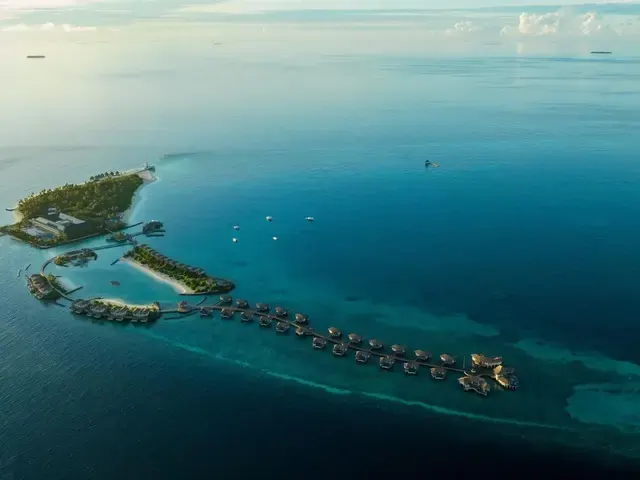 Intercontinental Maldives Maamunagau Resort, Раа Атолл