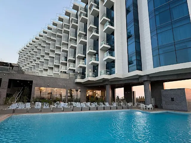 Sea Point (ex. Park Regis By Prince Dubai Islands), Дубай