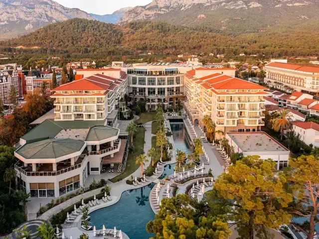 Akra Kemer (ex. Kemer Barut Collection), Кемер-Центр