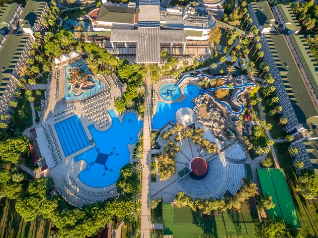 Dobedan World Palace (ex. Alva Donna World Palace), Кемер: Кириш