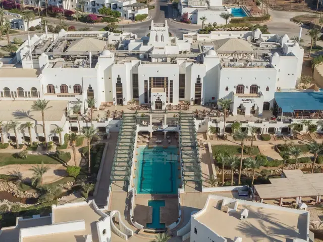 Red Sea Sharm Plaza (ex. Crowne Plaza; Charm Life Garden Reef), Шарм-Эль-Шейх