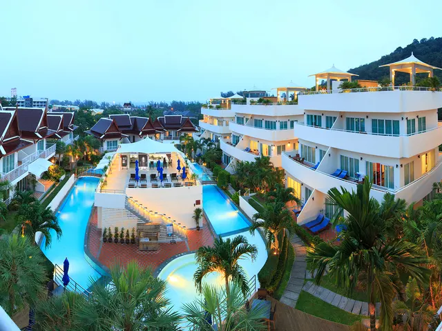 Phunawa Resort (ex. Karon Sovereign All Suites Resort; Dewa Karon), Пхукет: Карон