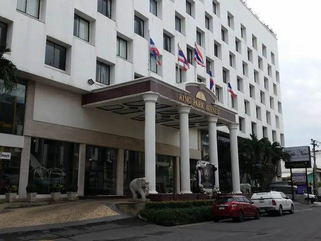Cross Vibe Bangkok Srinakarin (ex. King Park Avenue), Бангкок
