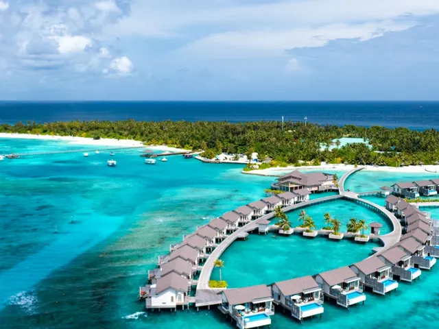 Atmosphere Kanifushi, Лавиани Атолл