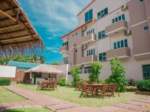 Reveries Diving Village, Лааму Атолл