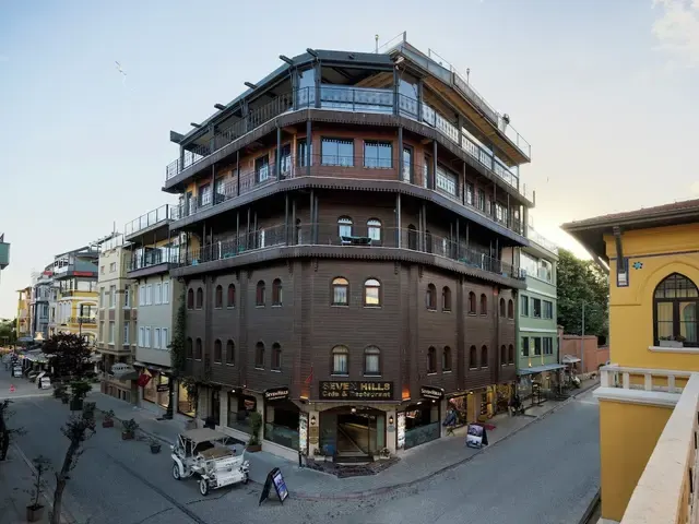 Seven Hills, Стамбул