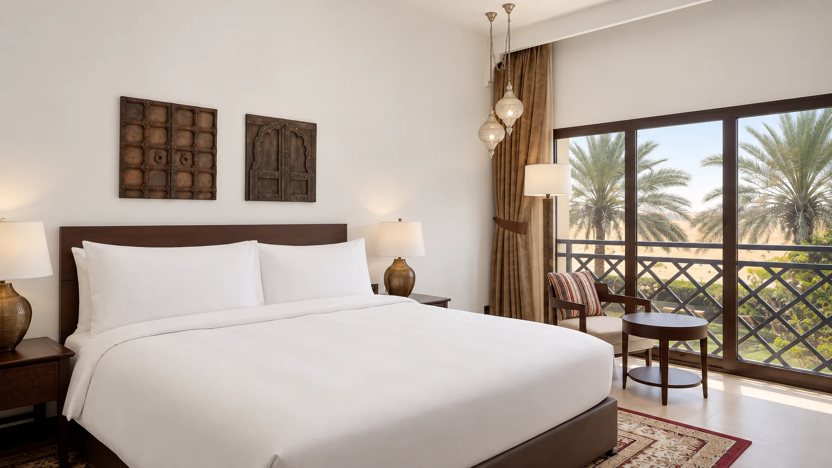 Номер Aldhafra Resort с кроватью и видом на пальмы